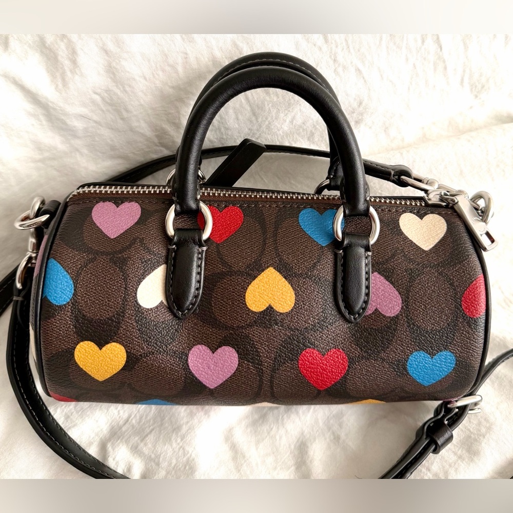 đź‘‘âś…PRICE FIRMâś…COACH Multicolor Heart Print Barrell Crossbody Bag. NWOT - Picture 3 of 17